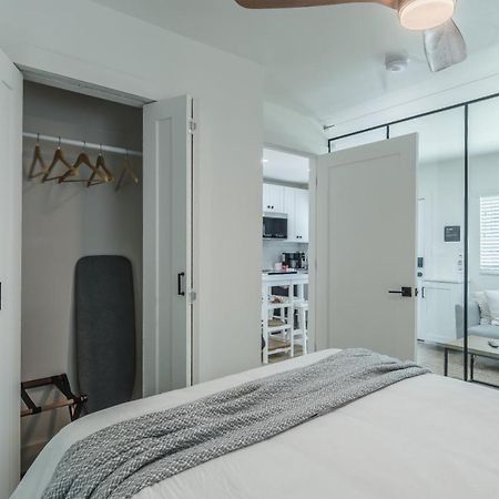 Luxury Tiny Home 2 Miles From Downtown Орландо Екстериор снимка
