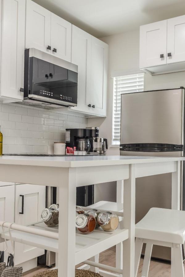 Luxury Tiny Home 2 Miles From Downtown Орландо Екстериор снимка