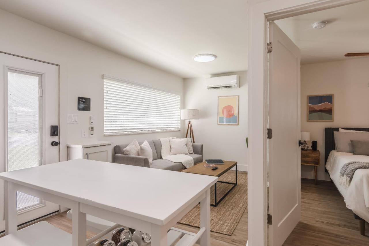 Luxury Tiny Home 2 Miles From Downtown Орландо Екстериор снимка